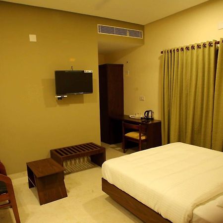 Kira Palace Residency Hotel Ernakulam Exterior photo