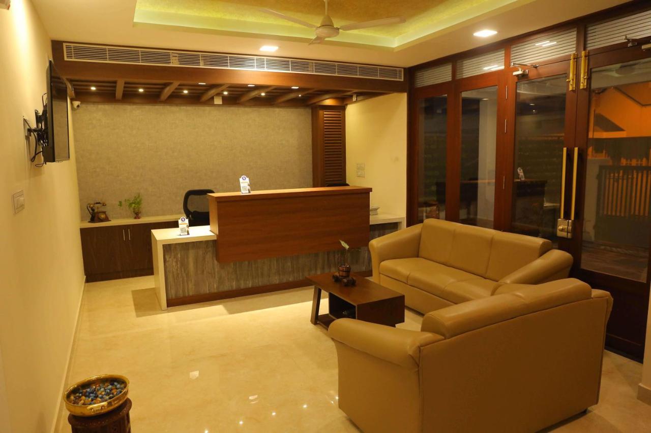 Kira Palace Residency Hotel Ernakulam Exterior photo