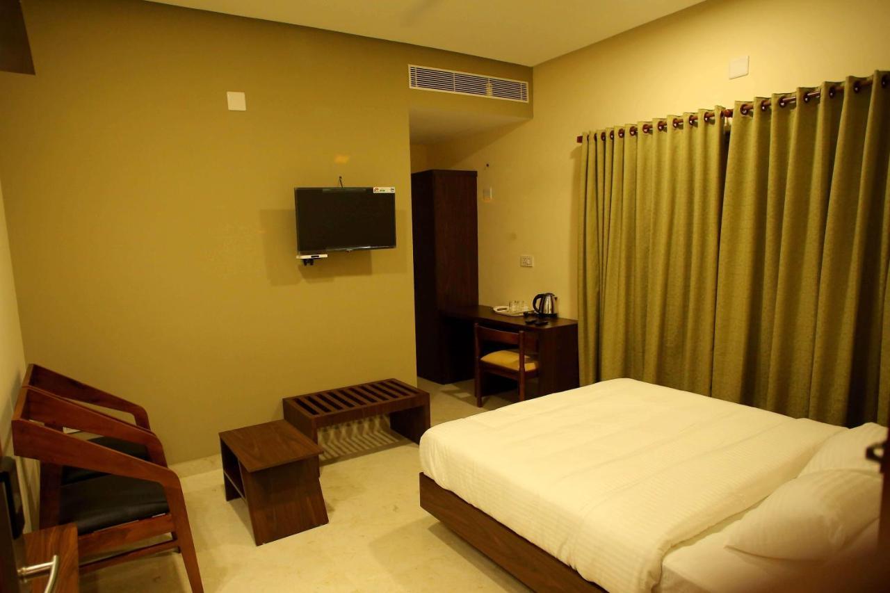 Kira Palace Residency Hotel Ernakulam Exterior photo