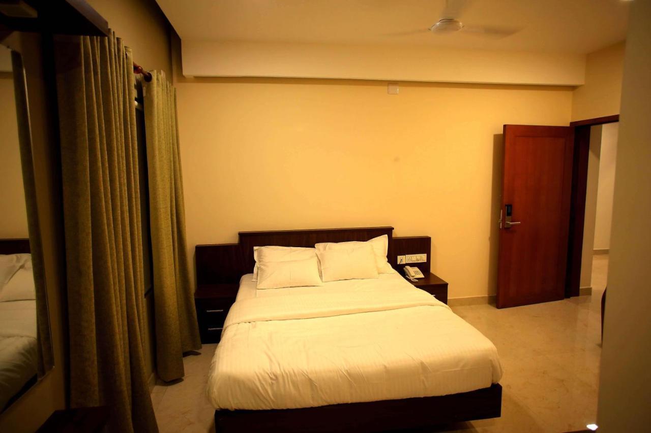 Kira Palace Residency Hotel Ernakulam Exterior photo