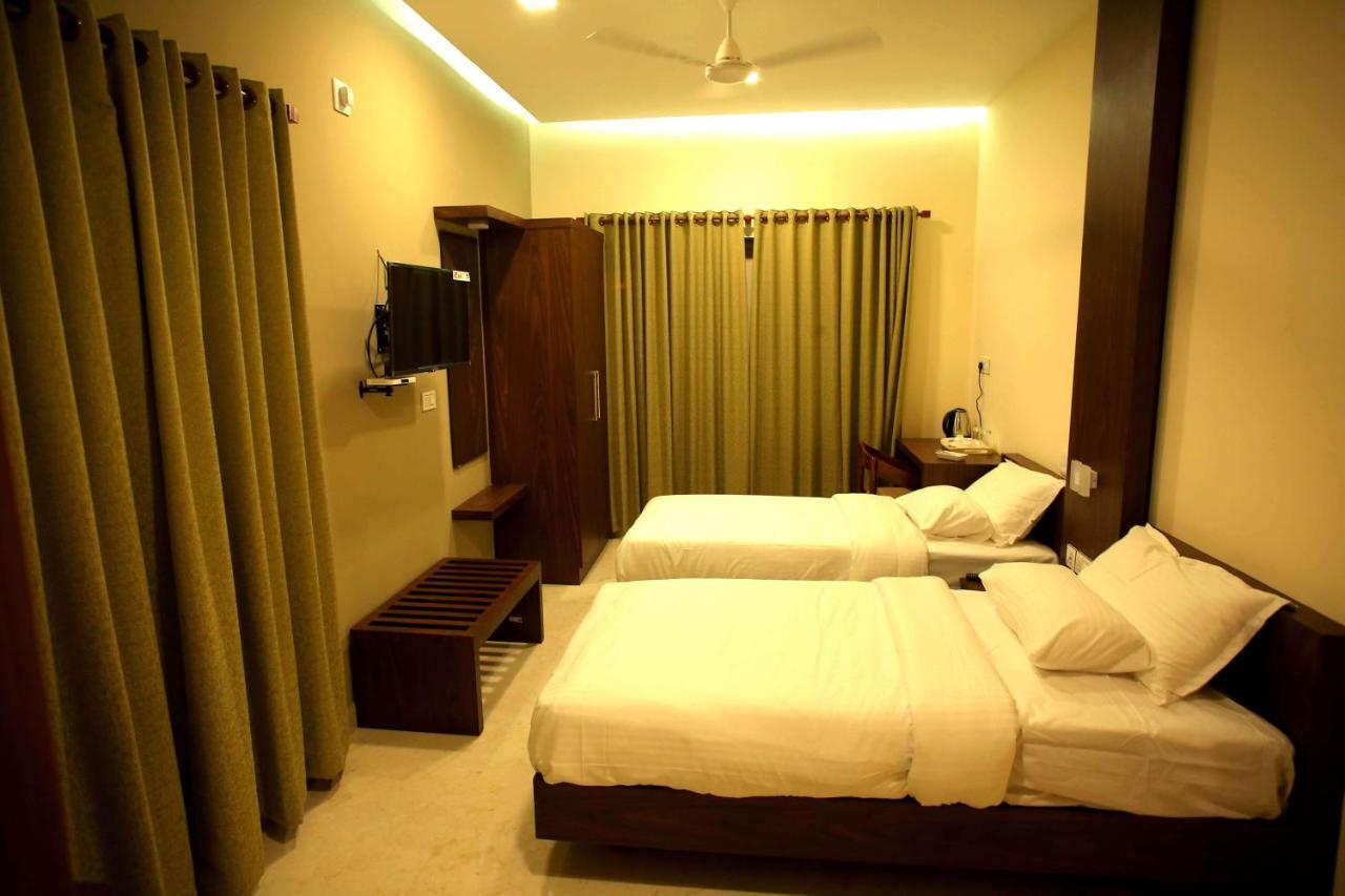 Kira Palace Residency Hotel Ernakulam Exterior photo