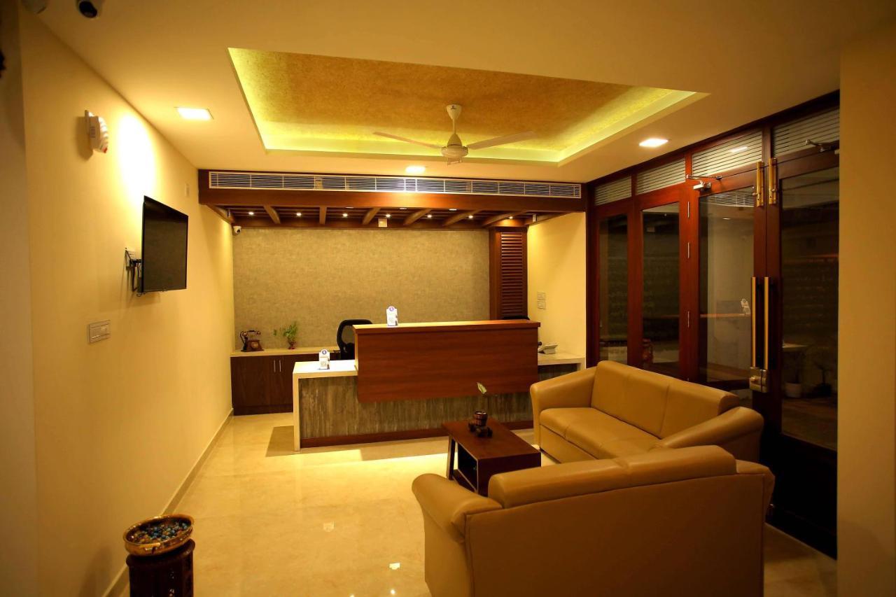 Kira Palace Residency Hotel Ernakulam Exterior photo