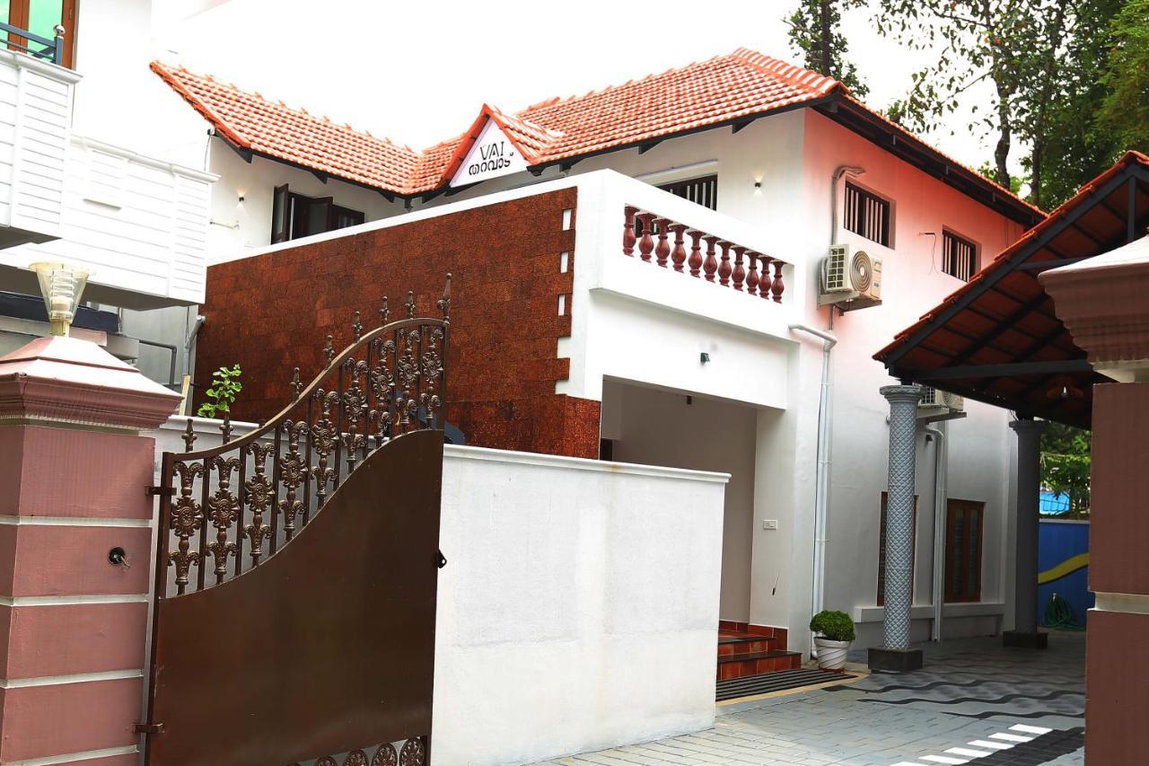 Kira Palace Residency Hotel Ernakulam Exterior photo