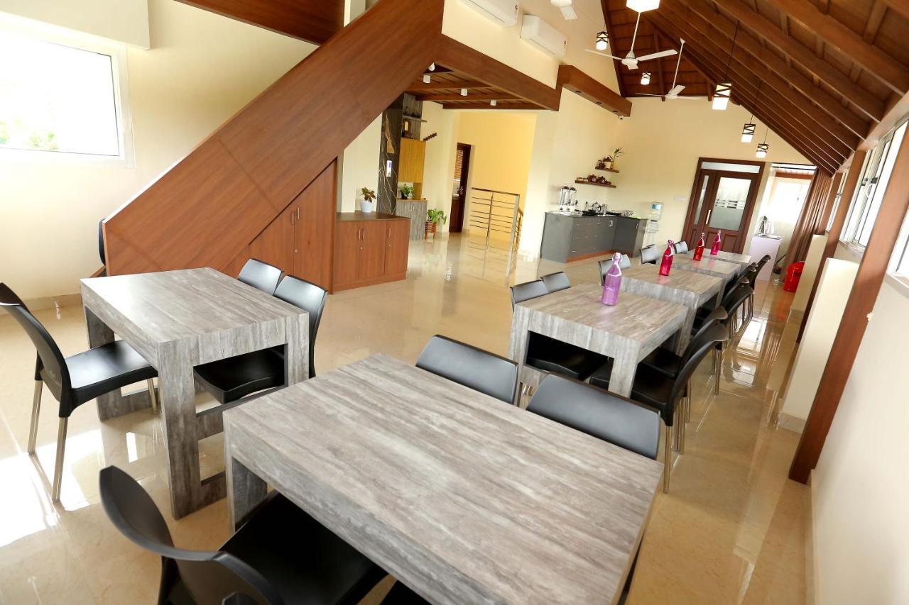 Kira Palace Residency Hotel Ernakulam Exterior photo