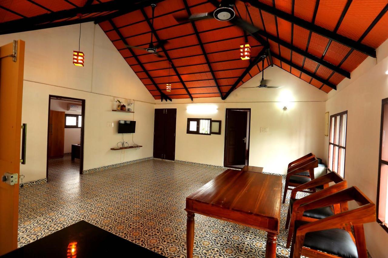 Kira Palace Residency Hotel Ernakulam Exterior photo
