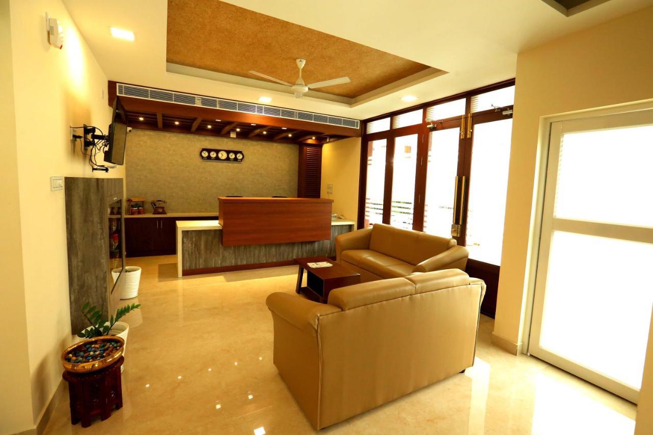 Kira Palace Residency Hotel Ernakulam Exterior photo