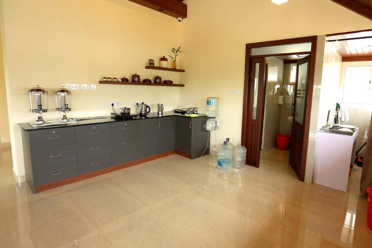 Kira Palace Residency Hotel Ernakulam Exterior photo