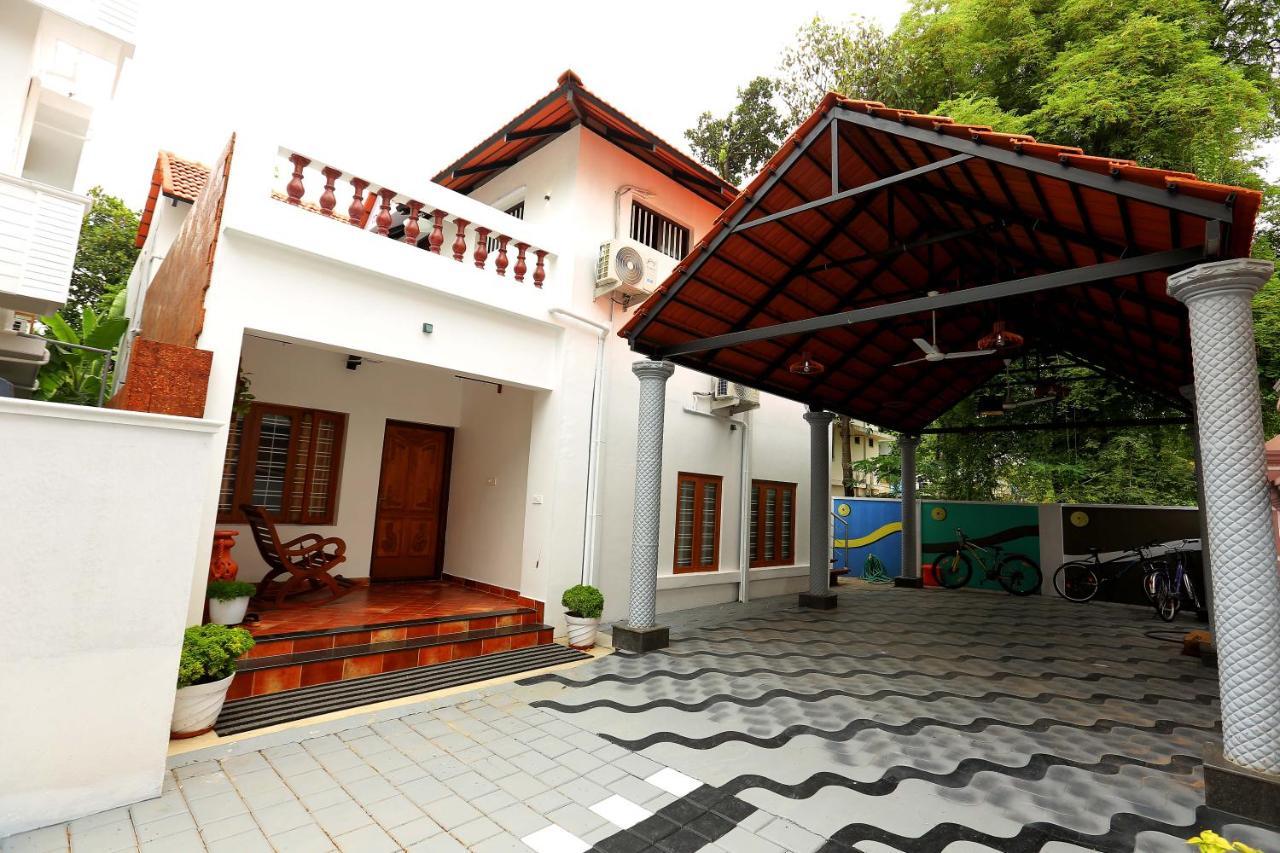 Kira Palace Residency Hotel Ernakulam Exterior photo