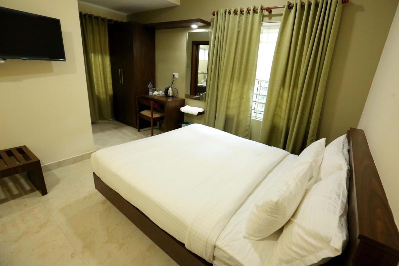 Kira Palace Residency Hotel Ernakulam Exterior photo
