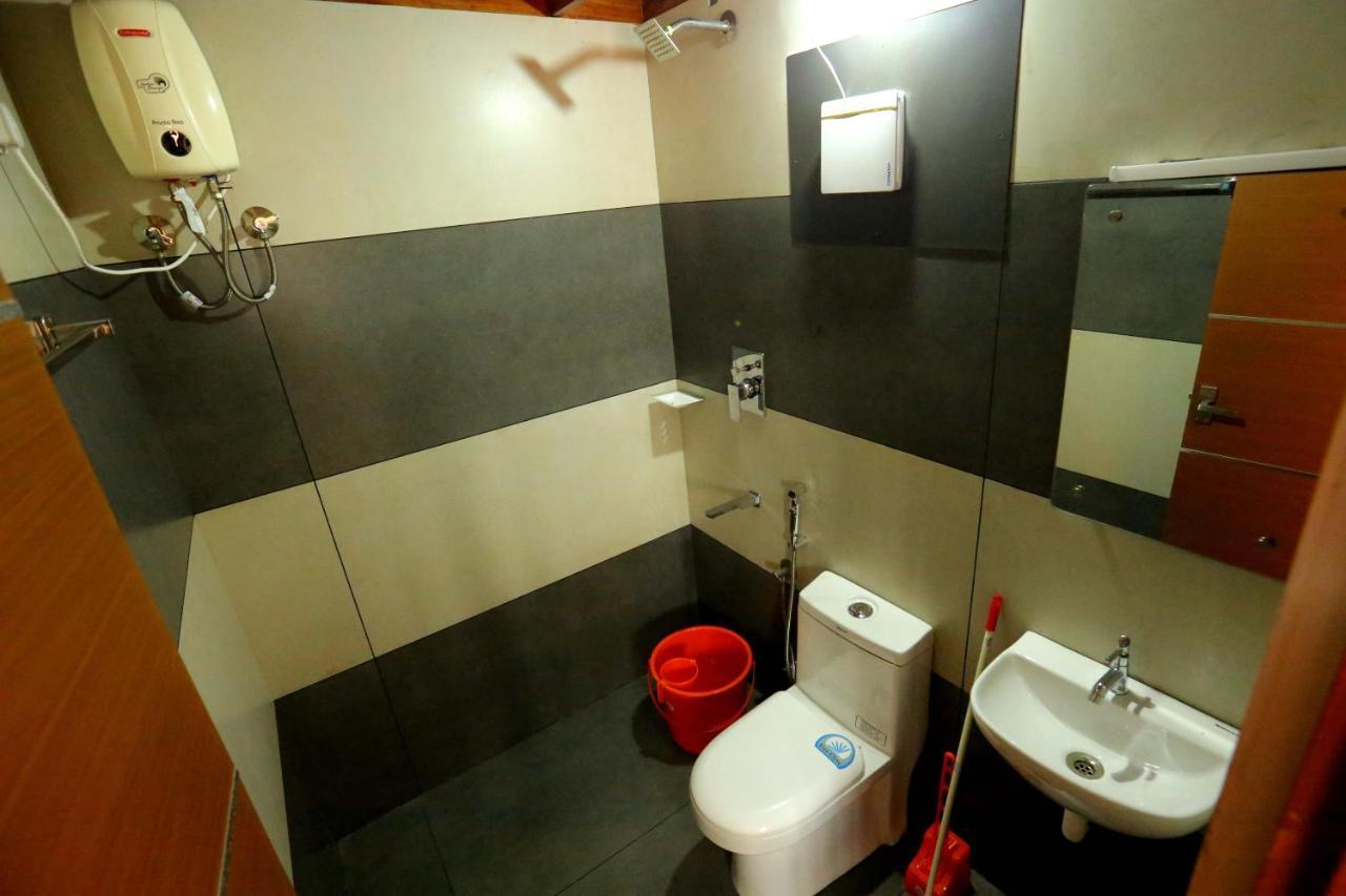 Kira Palace Residency Hotel Ernakulam Exterior photo