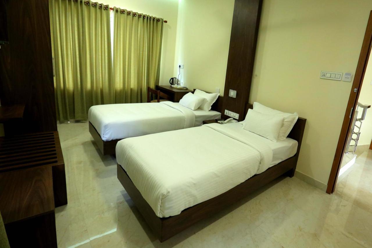 Kira Palace Residency Hotel Ernakulam Exterior photo
