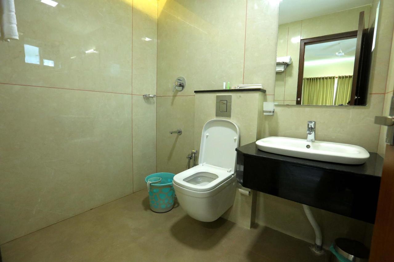 Kira Palace Residency Hotel Ernakulam Exterior photo