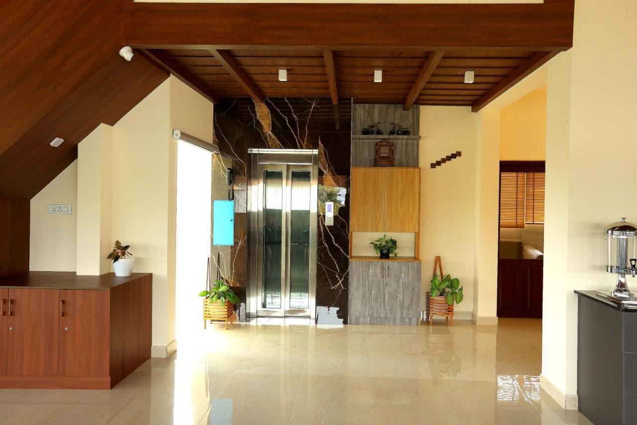 Kira Palace Residency Hotel Ernakulam Exterior photo