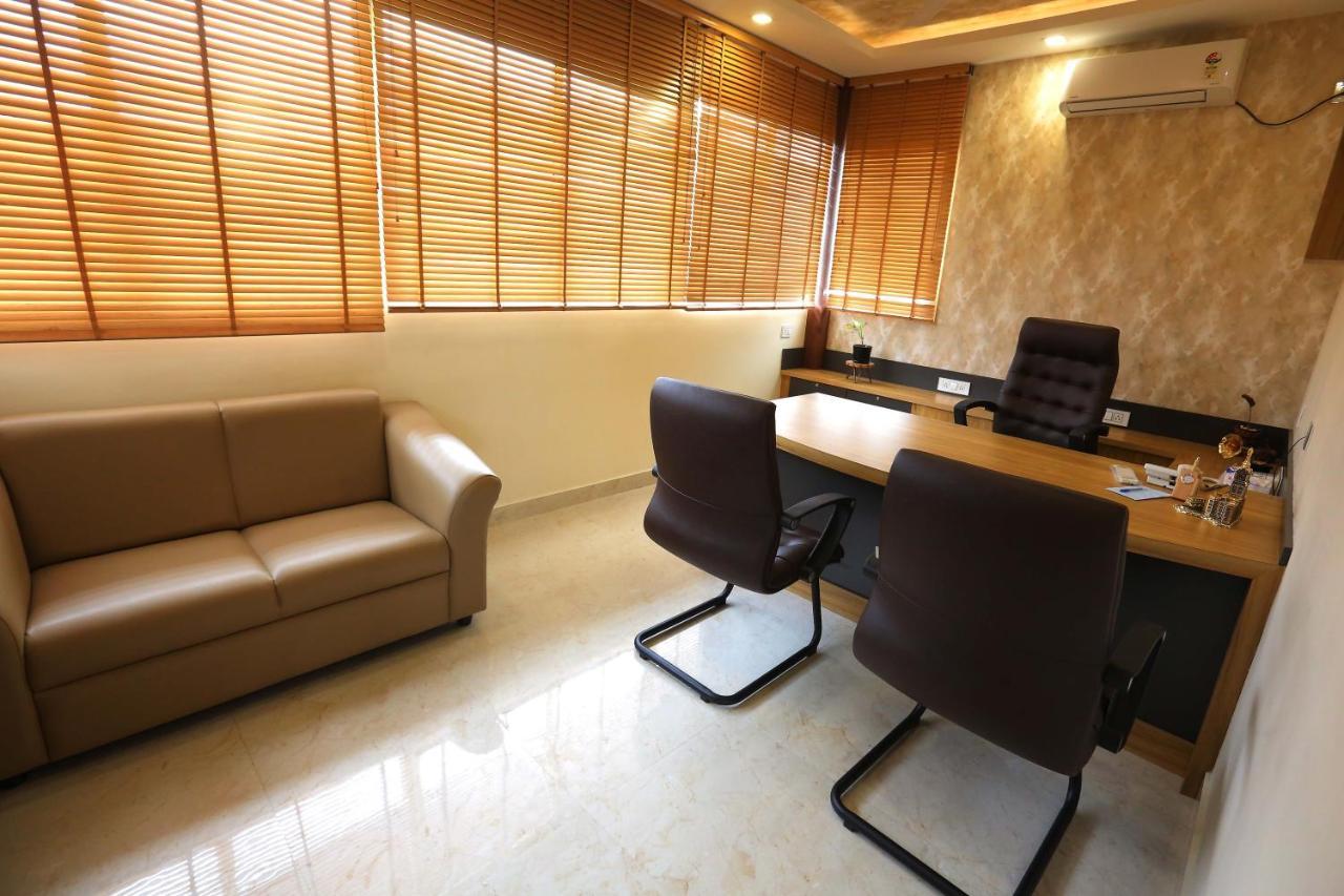 Kira Palace Residency Hotel Ernakulam Exterior photo